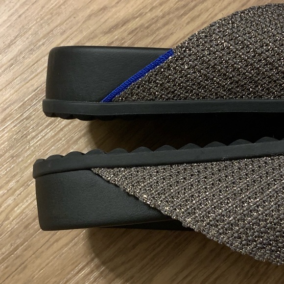 Rothys The Weekend Slide Washable Sandals in Silver Sand Size 7 - Picture 9 of 14